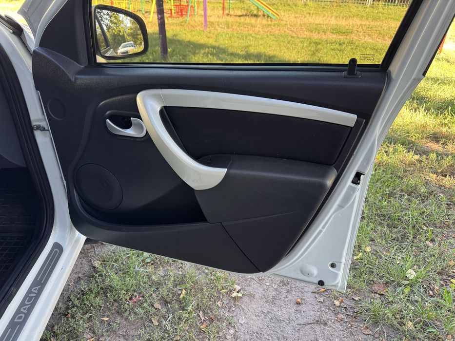 Продам сандеро 1,6 бенз 12р