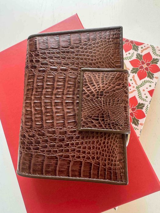 Кошелек из натуральной кожи крокодила River в подарочной упаковке