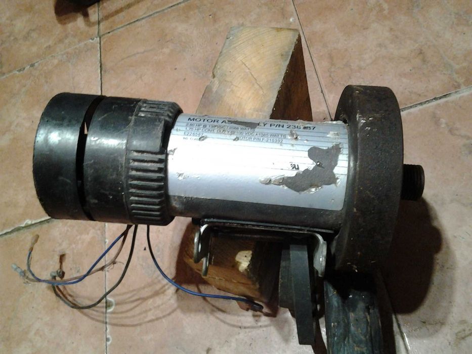 motor jerador de  corrente com vento nas pas