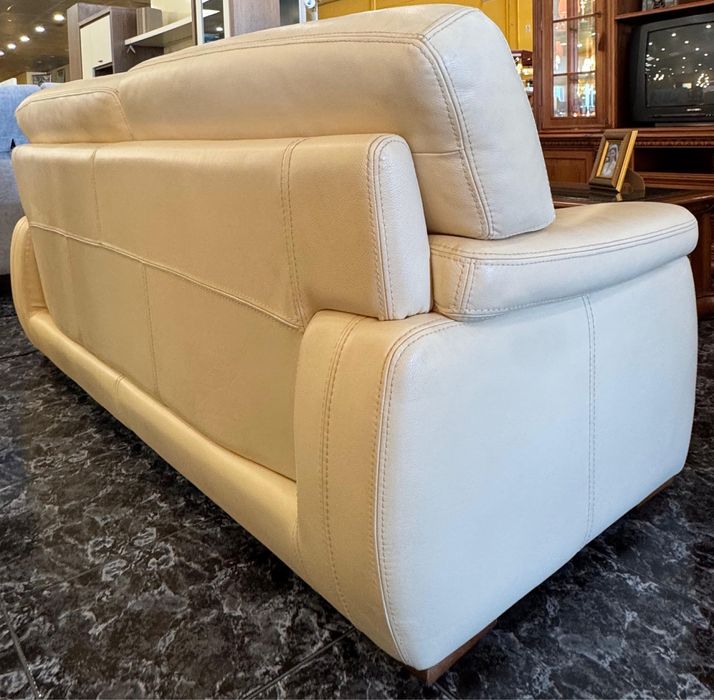 Conjunro sofas usados mas em bom estado exelente qualidade, motivo da