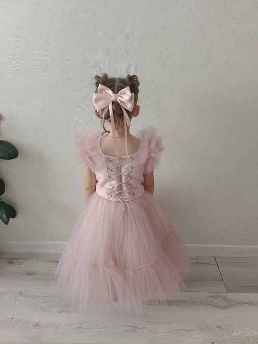 Випускне плаття в ідеальному стані