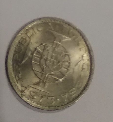 Diversas moedas antigas de Moçambique 2