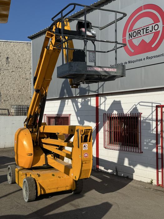 Plataforma elevatoria Articulada eletrica 15mt Usada