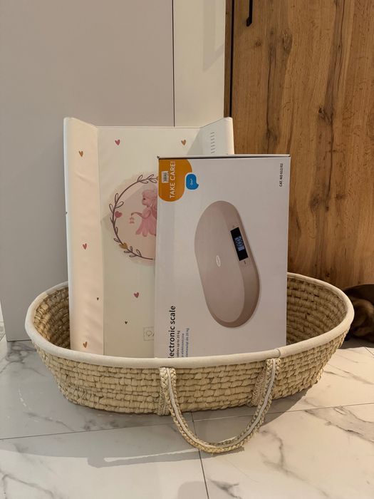 Rzeczy dla dziecka waga, kosz Mojżesza, przewijak