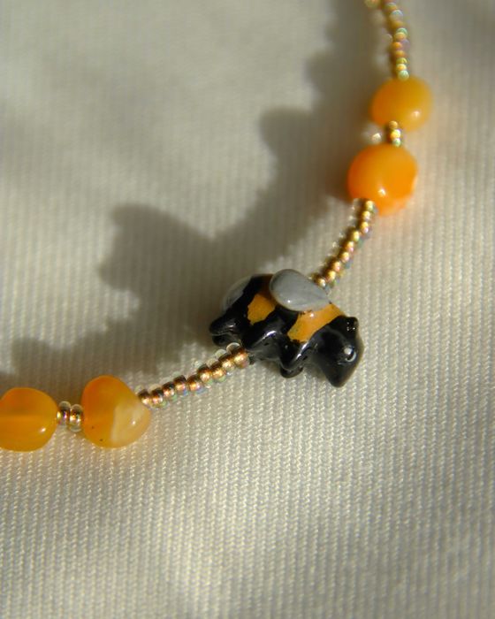 Bransoletka z figurką trzmiela + opał żółty | rękodzieło, handmade