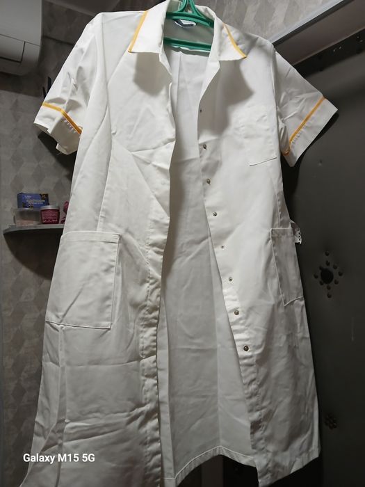 Халат білий медичний