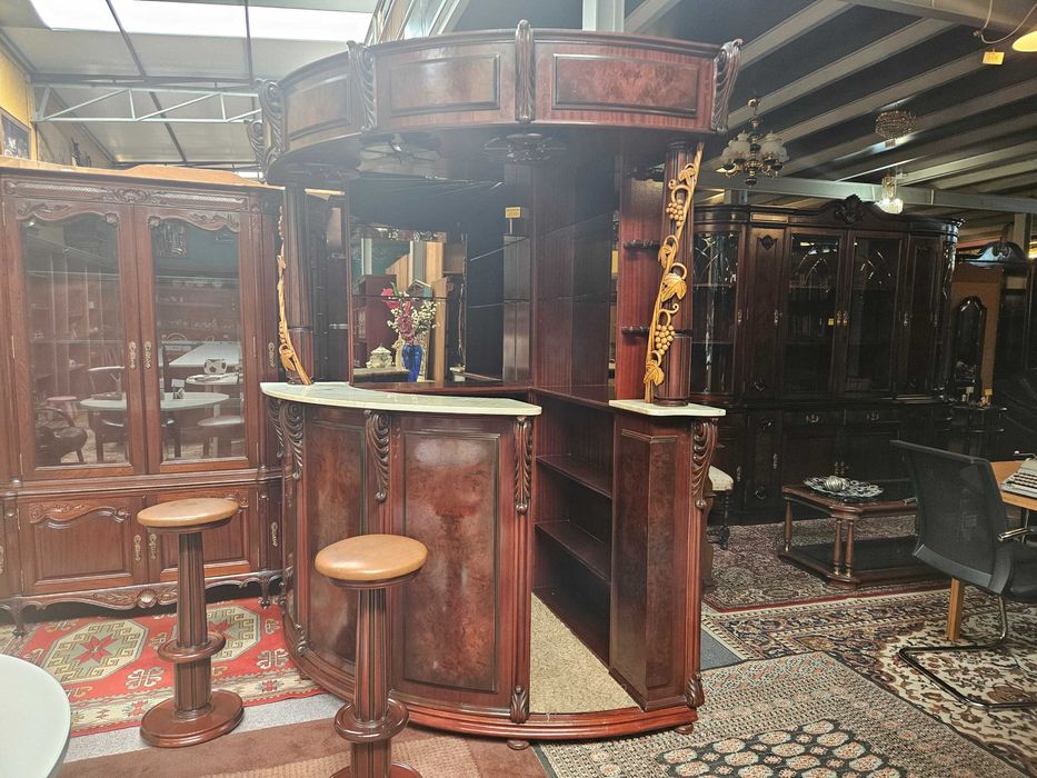 Lindíssimo móvel bar de canto com dois bancos - óptimo