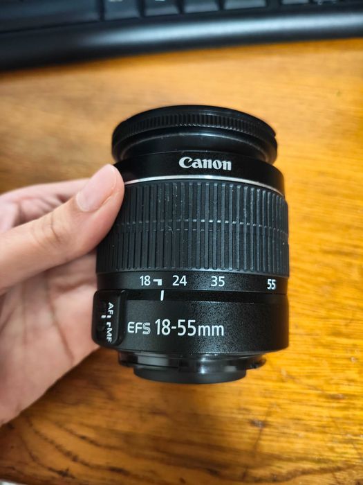 Objetiva Canon EF-S 18-55mm f/3.5-5.6 III