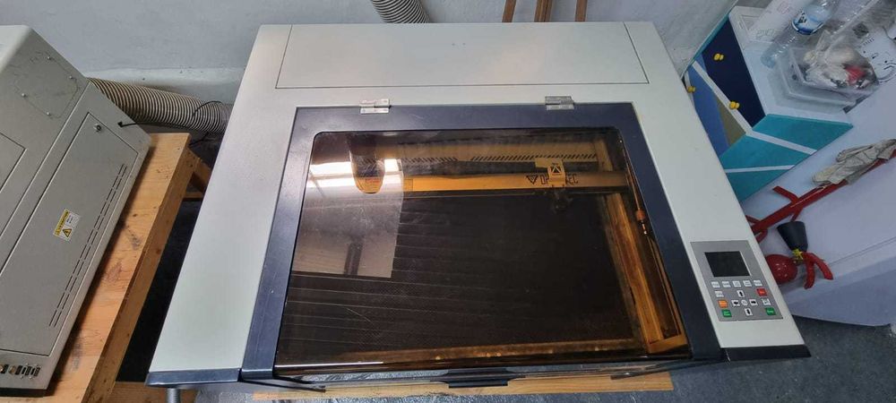 Máquina de gravação e corte a laser Dholetec