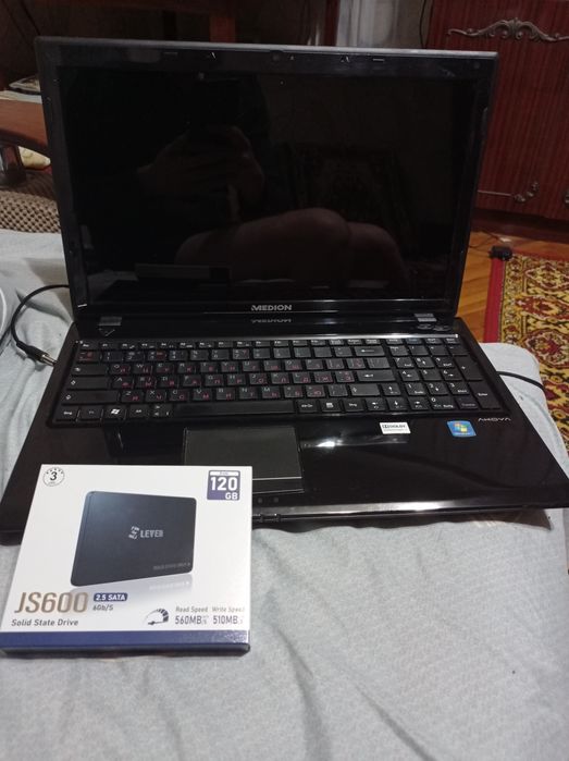 Ноутбук з Німечинни Medion 15,6 AMD E-450 2.0Ghz,ОЗП-4GB DDR3, 128-SSD