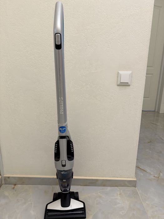 Видеокамера Hitachi VM-2580E в пластиковом кейсе