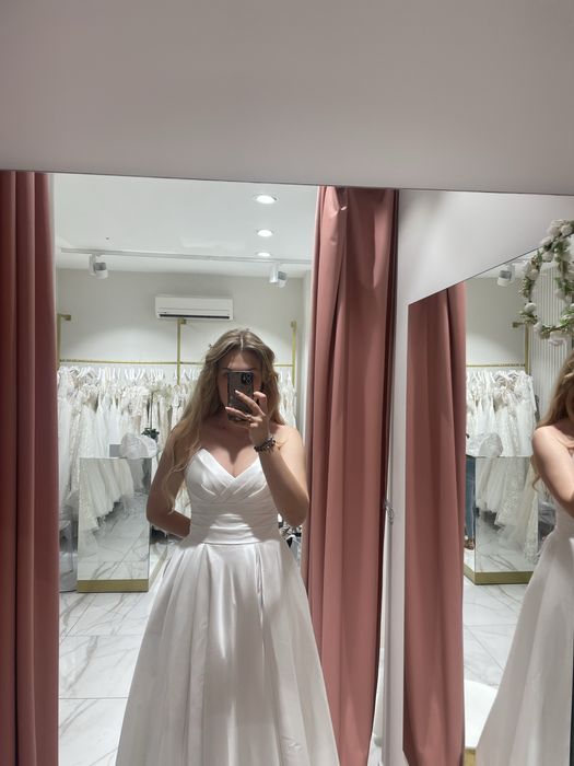 Gładka klasyczna suknia ślubna 175 M