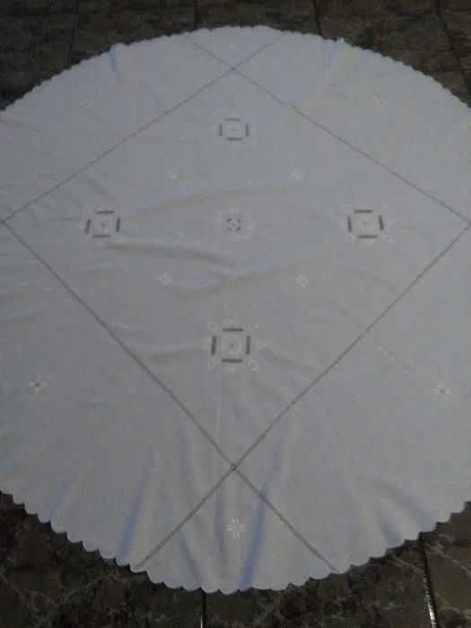 Vintage Okrągły obrus serweta 194 cm ręczny HAFT Rechelie