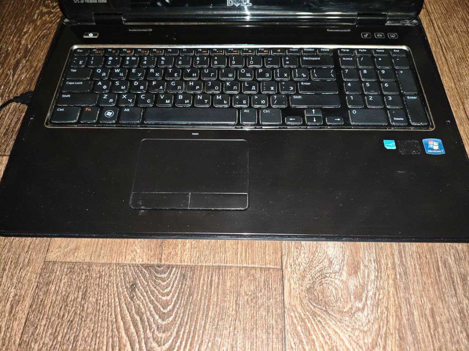17.3 Dell Inspiron n7110 i5\8gb\Nvidia 525 1gb\128 gb SSD