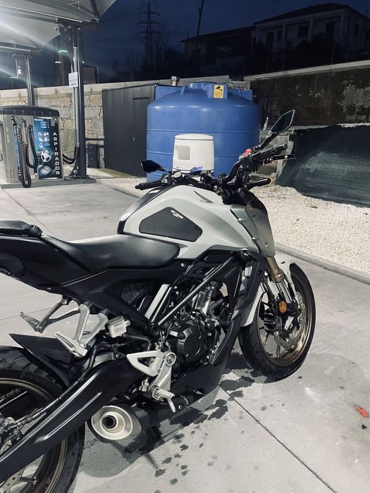 Honda CB125R como nova