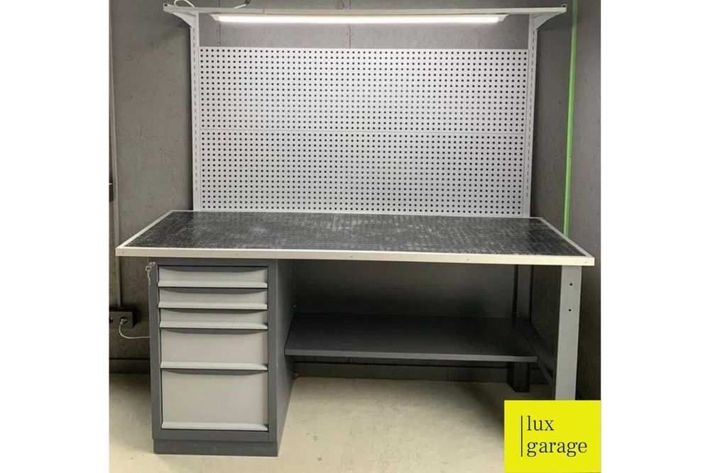 Верстак слюсарний металевий. Ширина верстака 1.8 метра