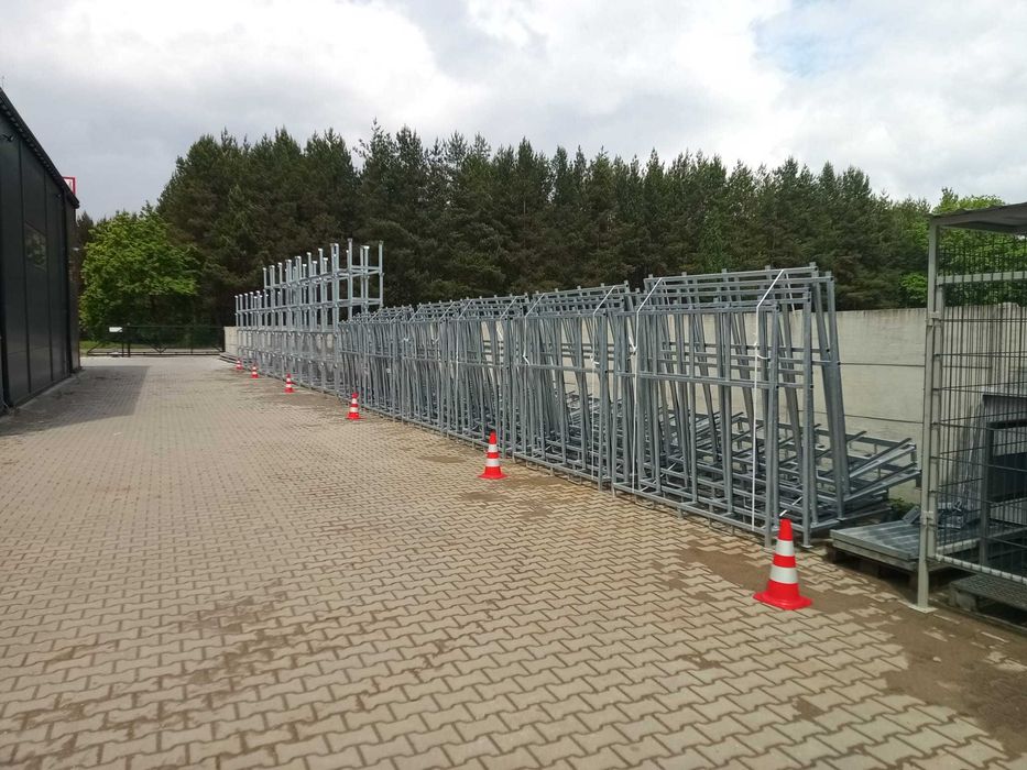 Stojaki na szyby okna