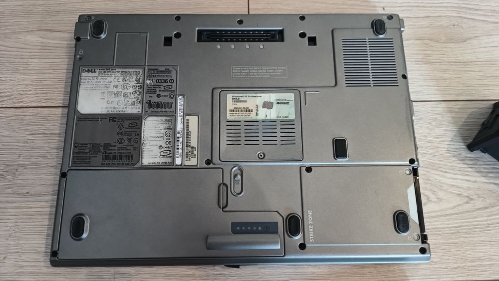 Komputer, laptop Dell Precision, podstawka, zasilacz, napęd.