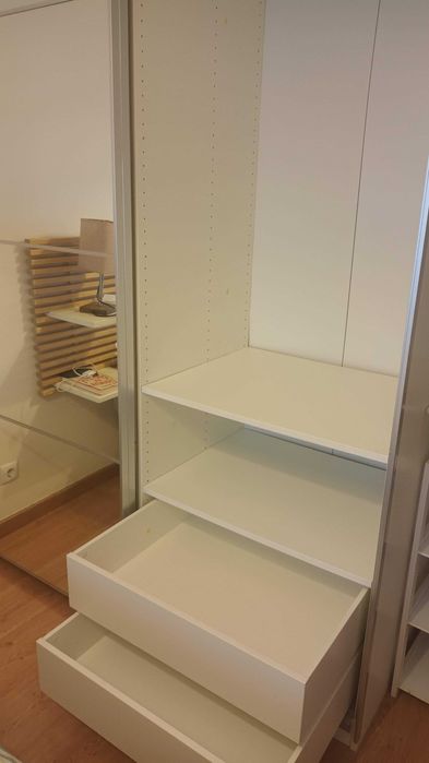 Roupeiro IKEA em bom estado de conservação