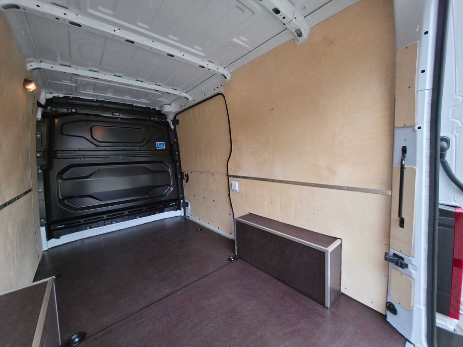 Zabudowa zabezpieczenie ze sklejki Renault Master van