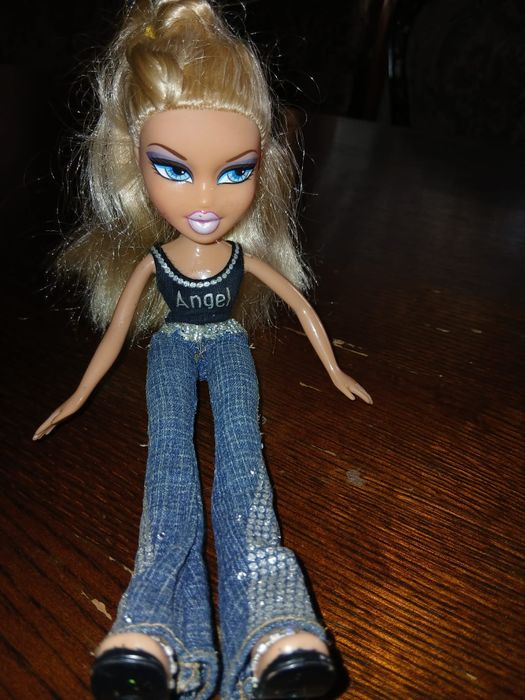 Lalka  BRATZ  . .