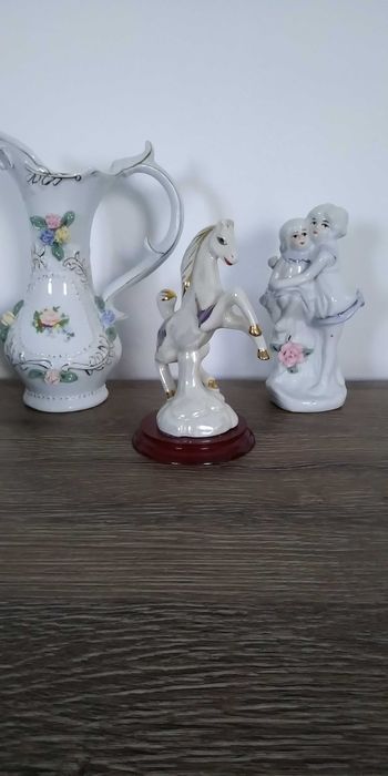 Jarro de loiça e estatuetas 3€/cada