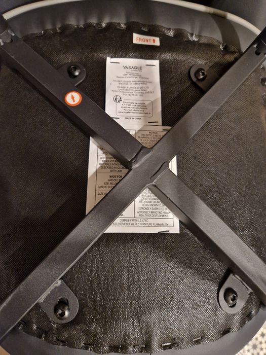 Sprzedam dwa krzesła barowe wys.  60 cm