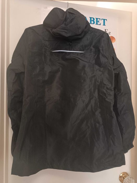 Casaco para chuva com capuz