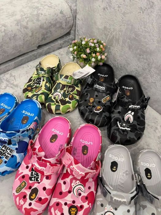 ‼️РОЗПРОДАЖ‼️ Тапки Bape x Crocs | Чорний, синій, зелений, рожевий | Розміри 37–45