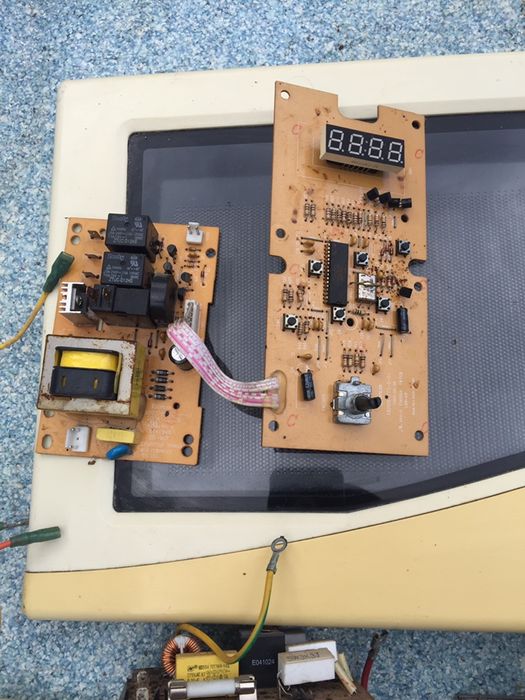 Микроволновка Rainford на запчасти