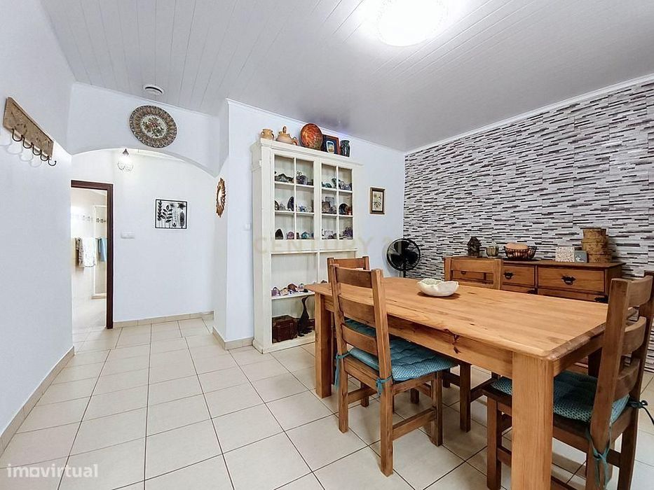 Moradia T2 no Centro da Vila do Nordeste | Jardim e Excelente Potencia