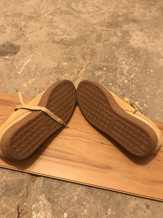 zamszowe buty puma snickersy kremowe 35