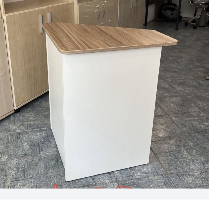 Журнальний столик на коліщатках/Кутовий столик