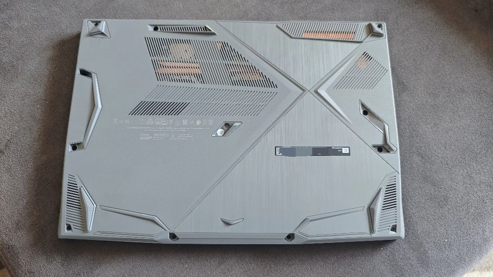 MSI Thin 15 B12UC – RTX 3050 | Intel i5 | 16GB RAM | SSD 512GB