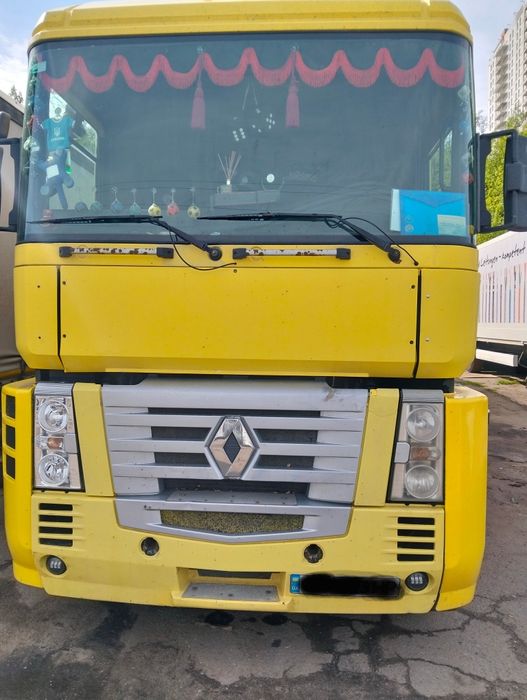 Продам тягач з напівпричепом реф Renault magnum