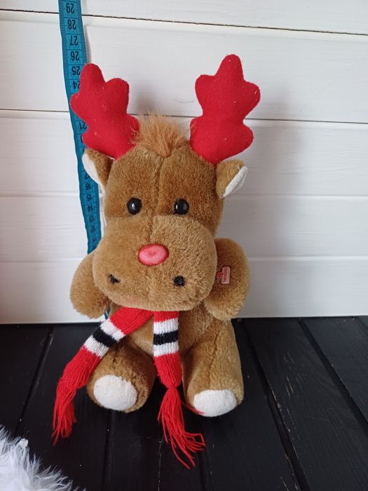 Різдвяний новорічний м'який олень під ялинку