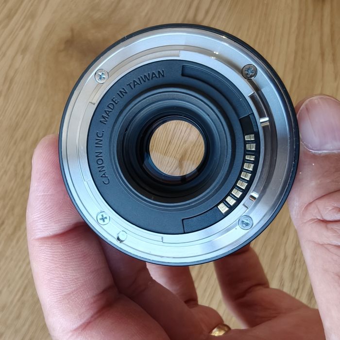 Canon M6 Mark II + 22mm f2 ef-m