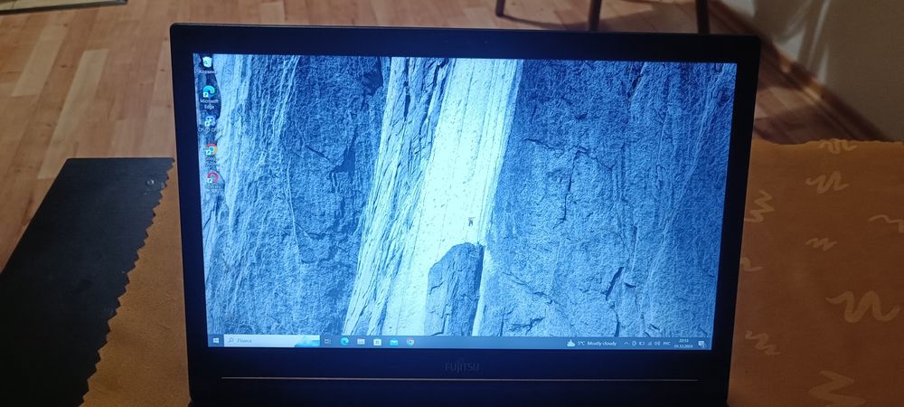 Новдбук Fujitsu 8/240