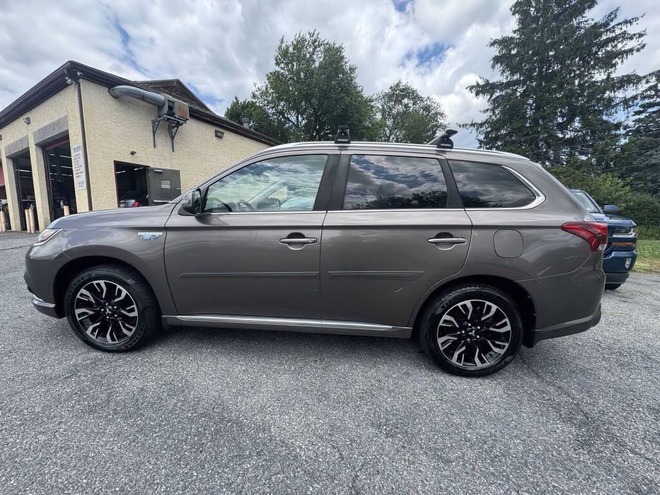 Mitsubishi Outlander Phev      2018