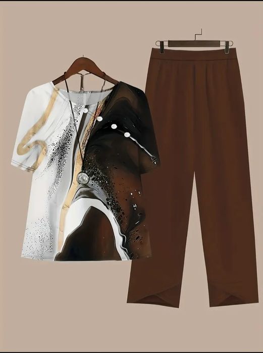 Жіночий брючний костюм