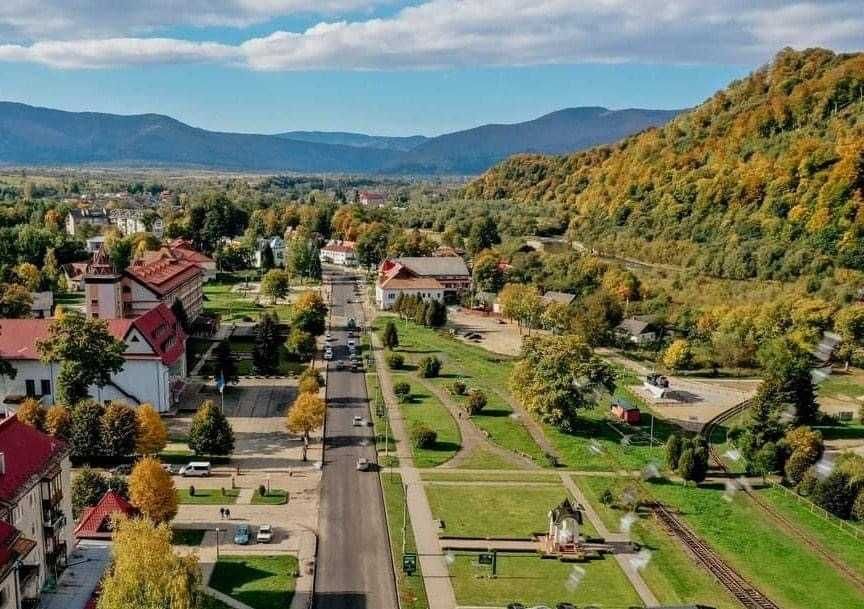 Будинок біля гір