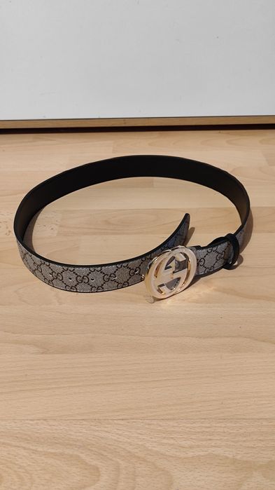 Beżowy pasek Gucci z materiału ze złotą klamrą