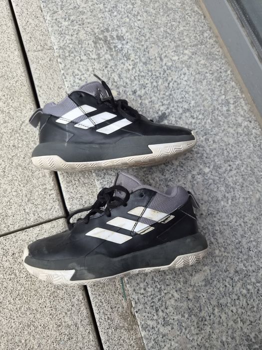 Sapatilhas de basquetebol adidas 32