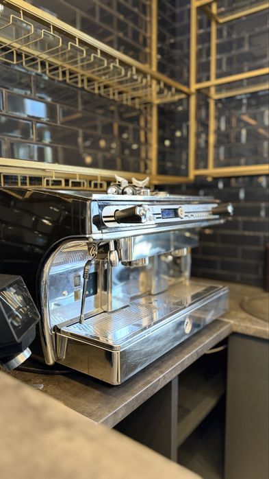 ПРОДАЖ  в самому центрі міста  (бульвар Шевченка, 8)