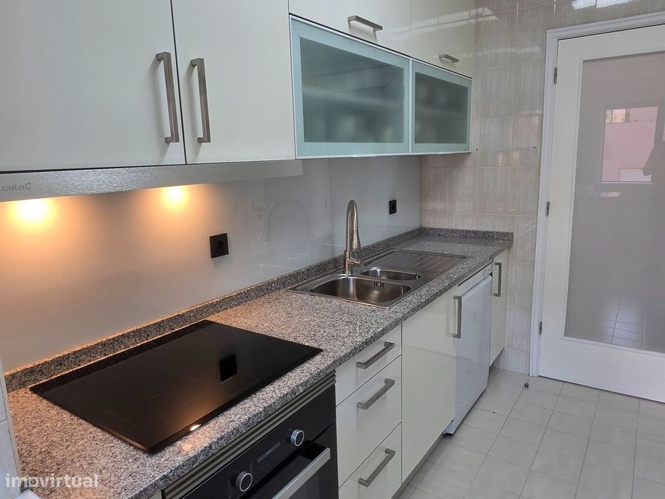2 Lugares de Garagem - T2 Mobilado junto à Av. da República - Gaia