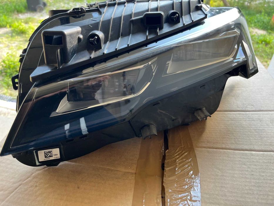 Lampa przód PEUGEOT 308 III T10 matrix full led lewa