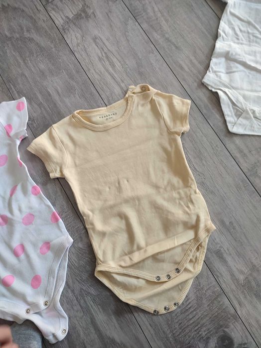 Zestaw trzech par body z krótkim rękawem 86cm