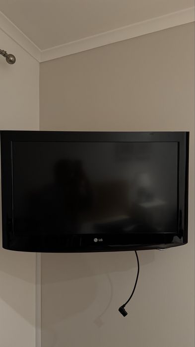 Televisão LG preta 32”