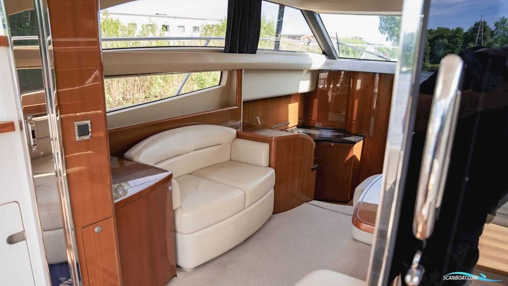 Продам моторну яхту Princess 42 Fly