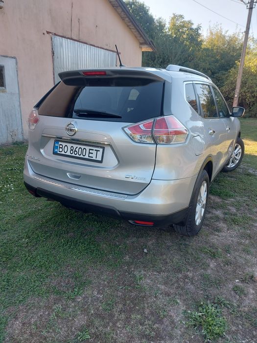 Автомобіль "Nissan Rogue"